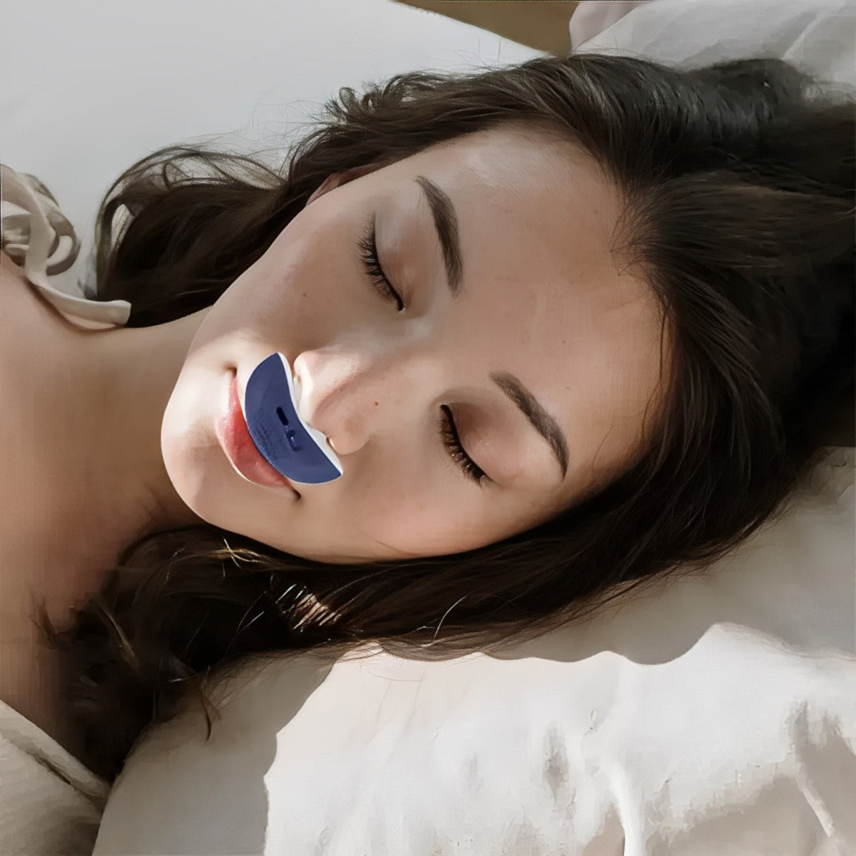 Bärbar mikro-CPAP-enhet mot snarkning – tyst och kompakt, ljusgrön med silikontoppar