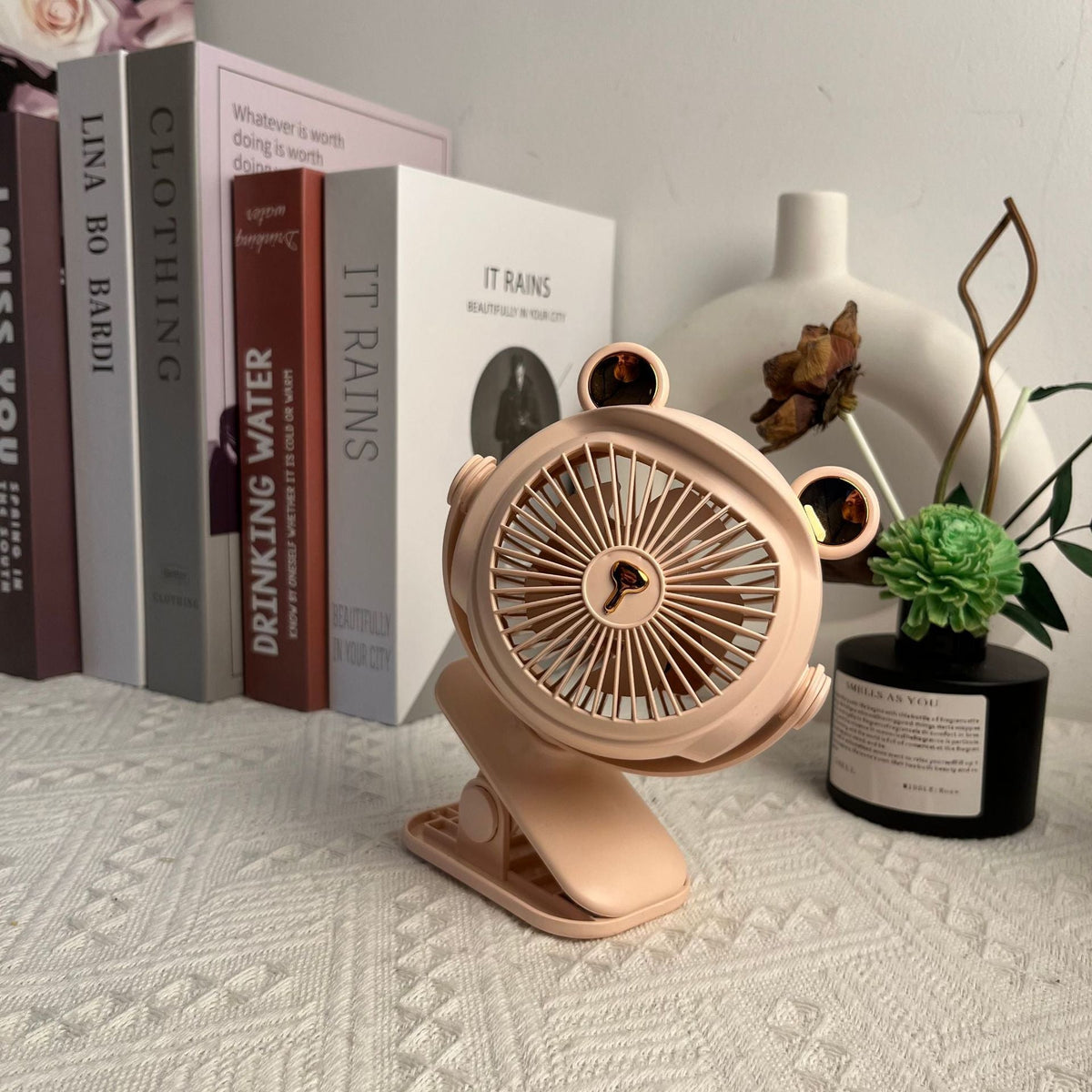 Bordsfläkt i kompakt och tystgående design