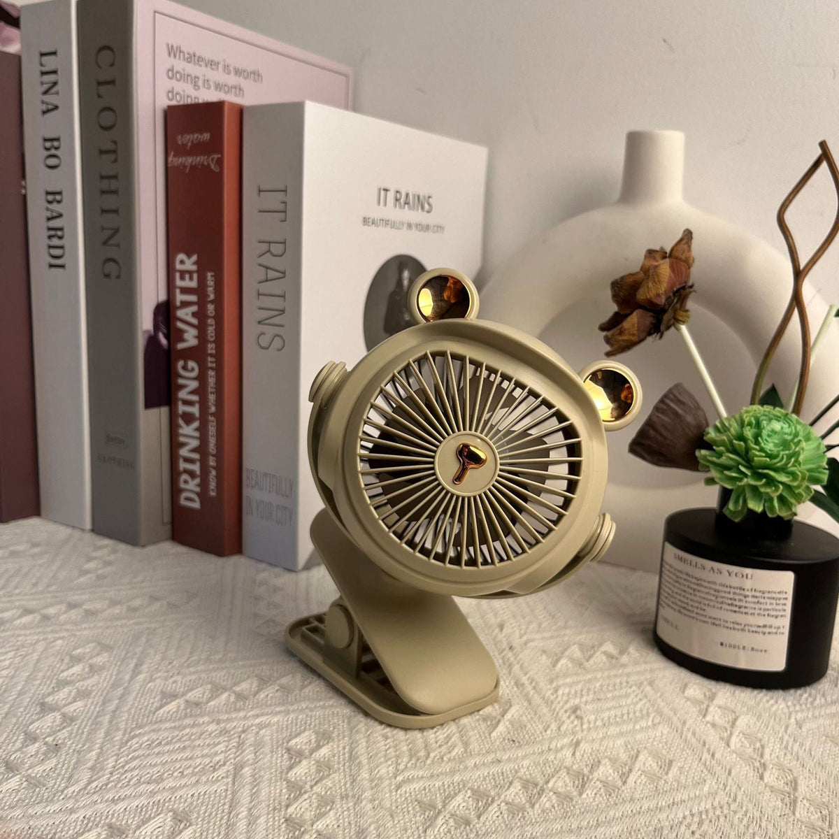 Bordsfläkt i kompakt och tystgående design