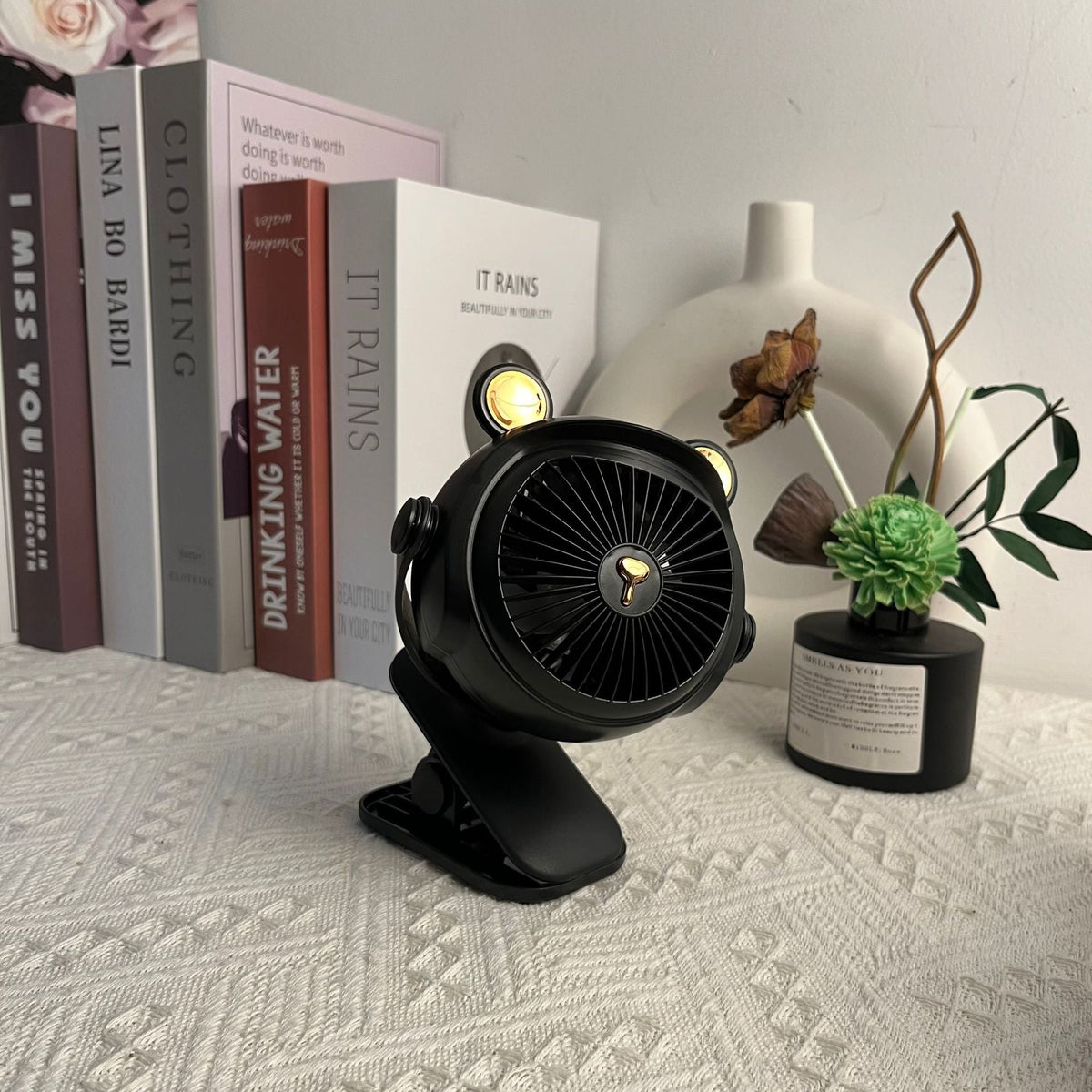 Bordsfläkt i kompakt och tystgående design