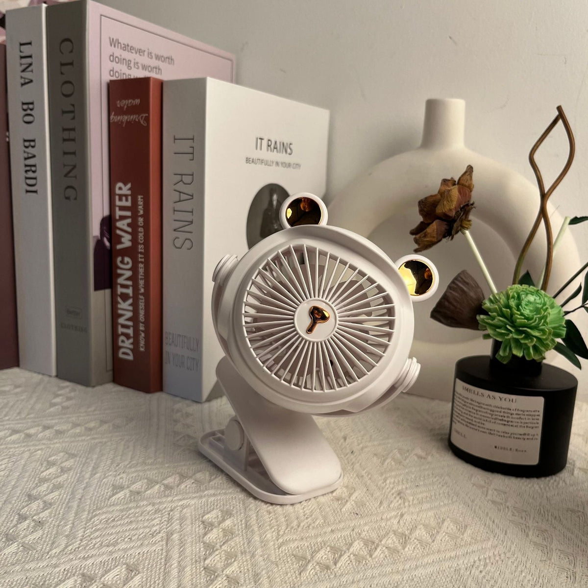 Bordsfläkt i kompakt och tystgående design