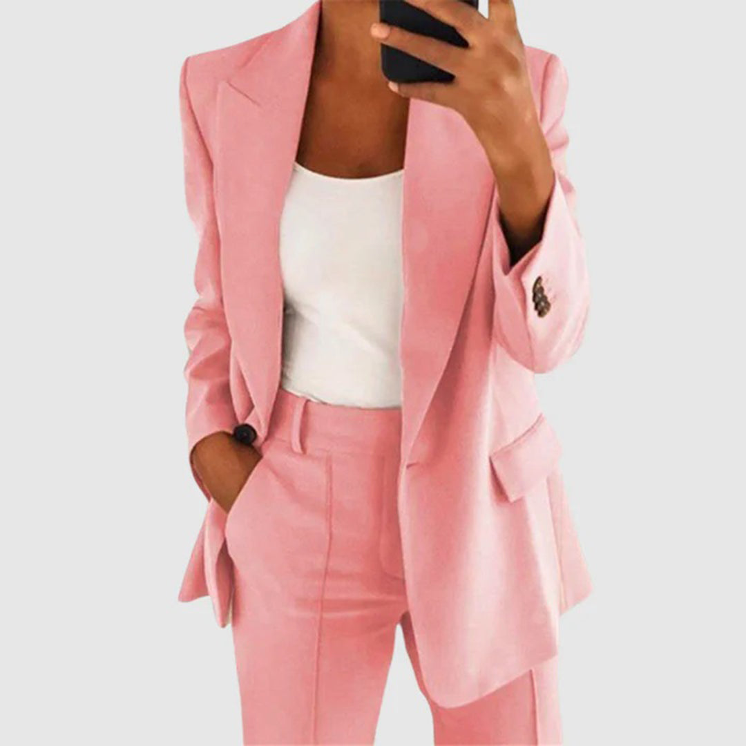 Damset med kavaj och byxor – Elegant tvådelad outfit för formella och informella tillfällen