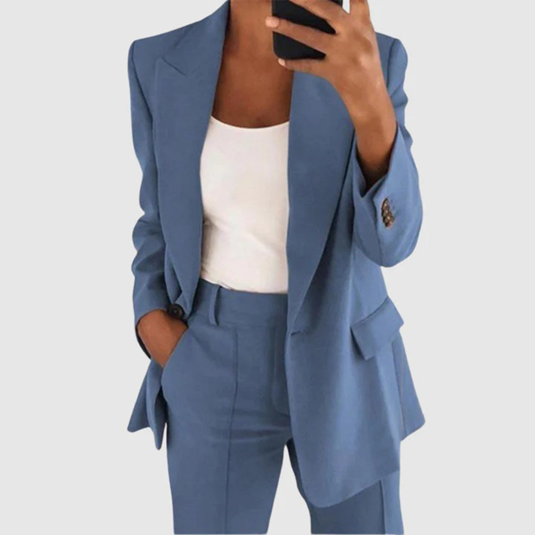 Damset med kavaj och byxor – Elegant tvådelad outfit för formella och informella tillfällen