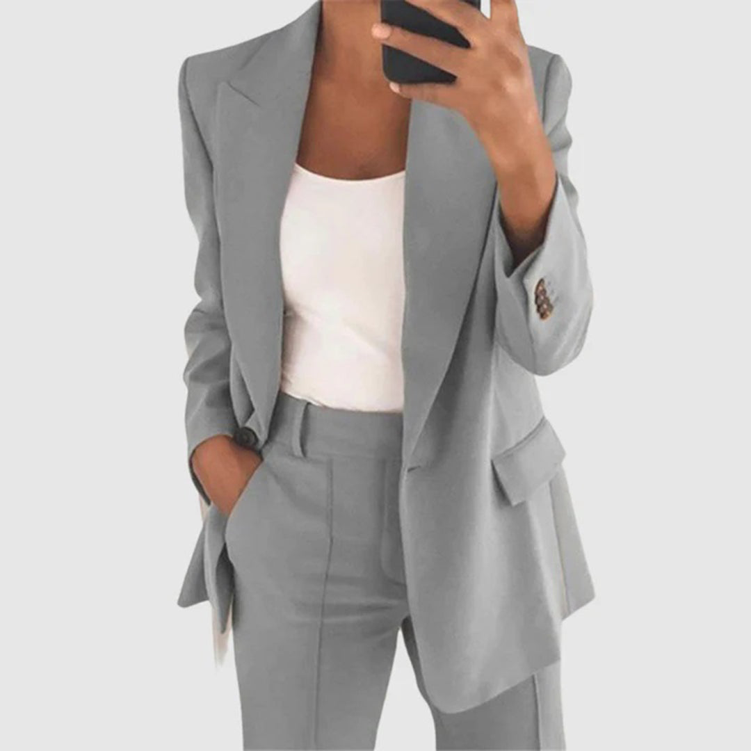 Damset med kavaj och byxor – Elegant tvådelad outfit för formella och informella tillfällen