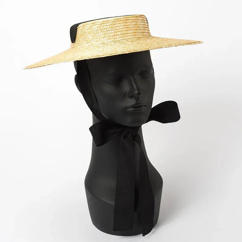 Flätad sommarhatt med flat topp och brett brätte
