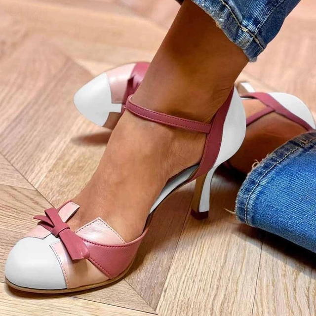 Lågklackade pumps med vristrem för damer