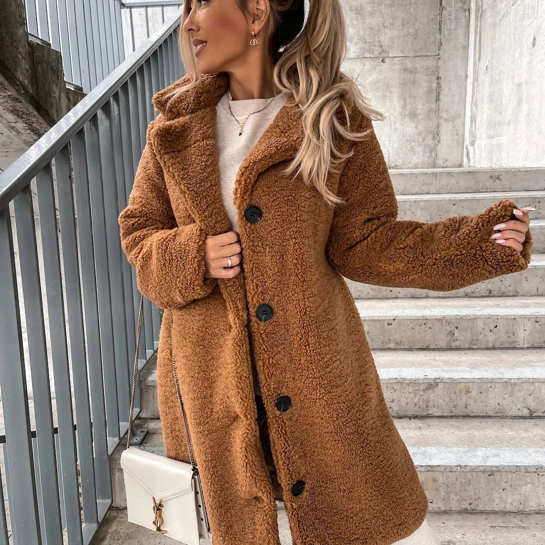 Lång teddykappa i oversized modell för damer