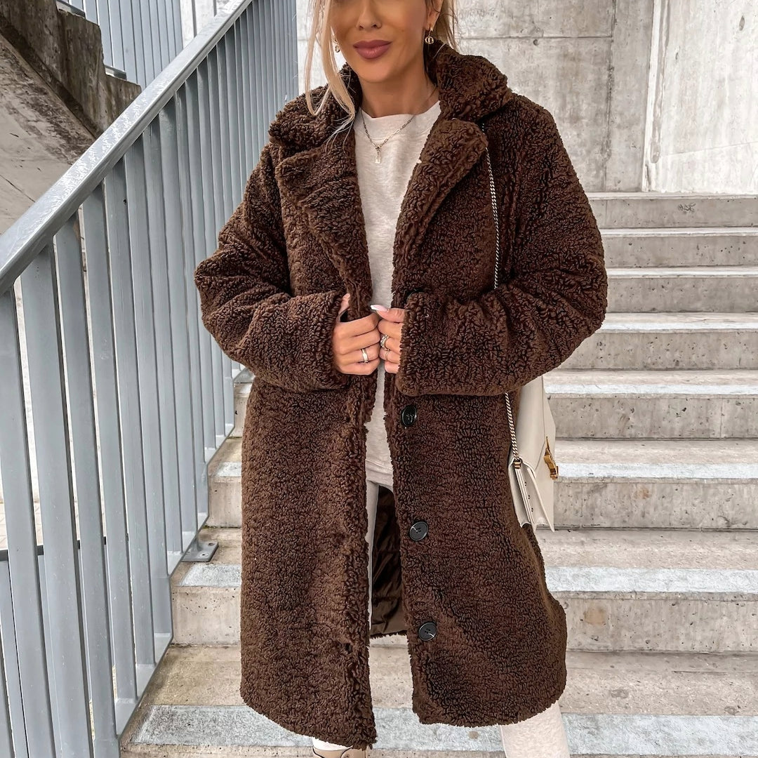 Lång teddykappa i oversized modell för damer