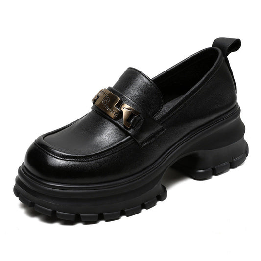 Platåloafers för damer med modern kedja