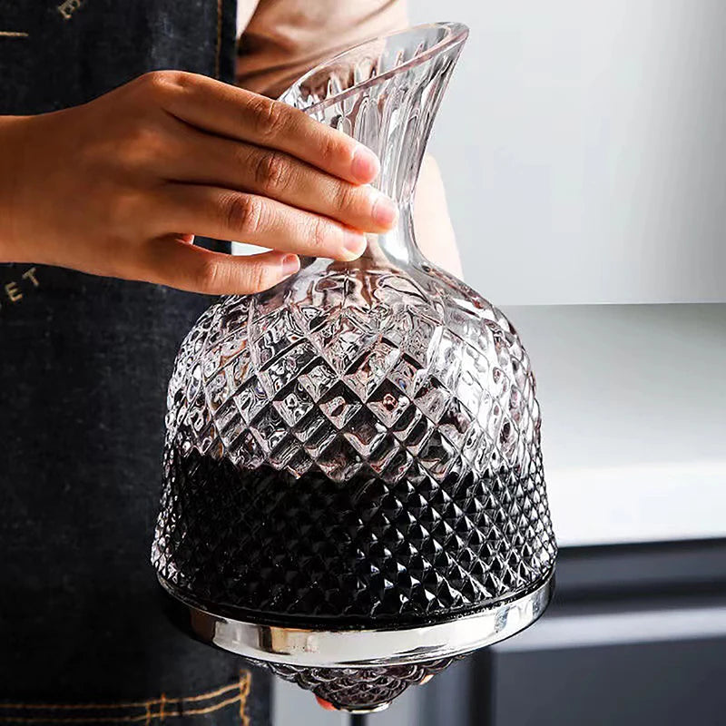 Roterande kristallkaraff på hög nivå – lyxig och elegant design – roterande funktion för bättre luftning – idealisk för whiskey och annan sprit – tillverkad av högkvalitativ kristall – ett unikt tillskott till bordet