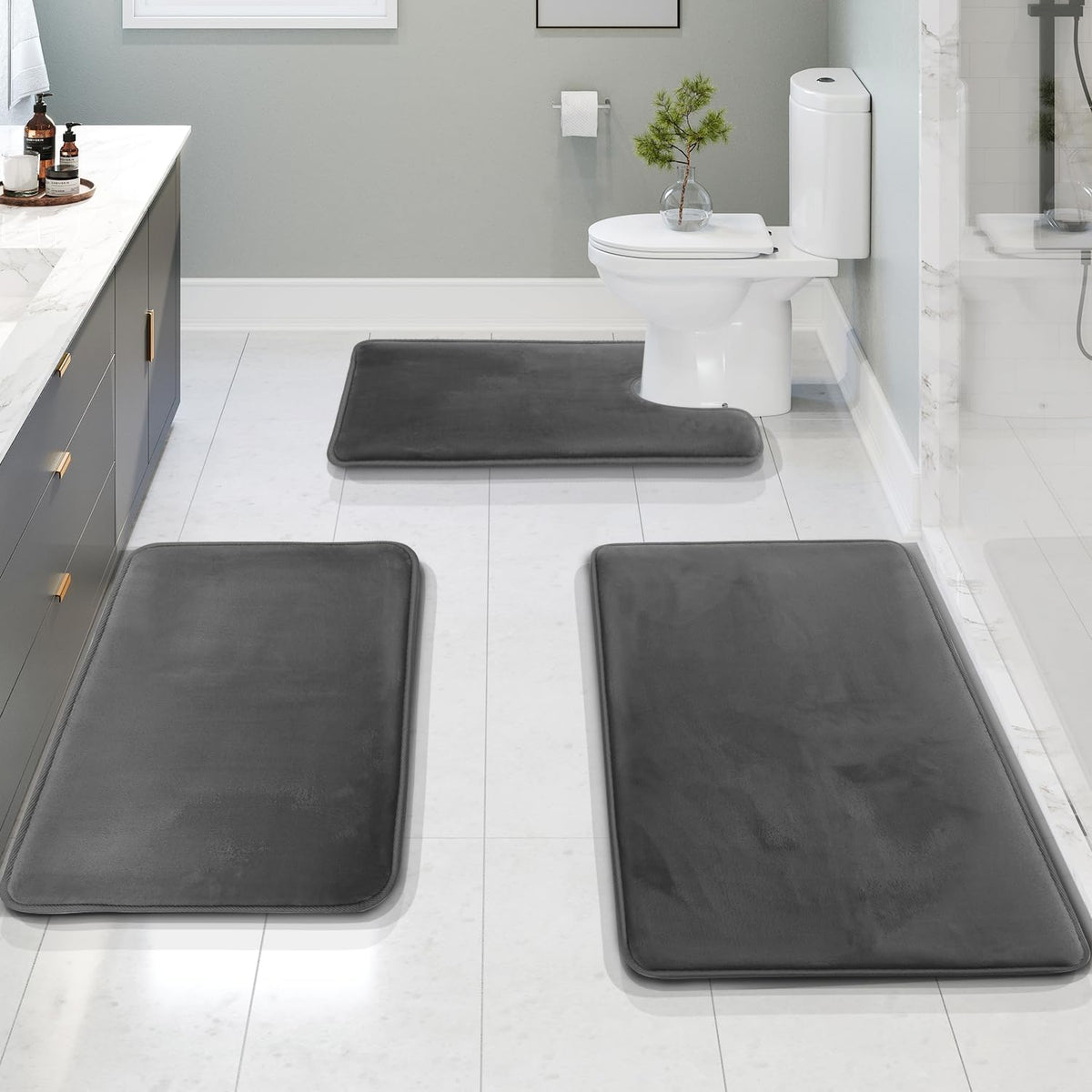 Set med badrumsmattor i memory foam, halkfria och tvättbara