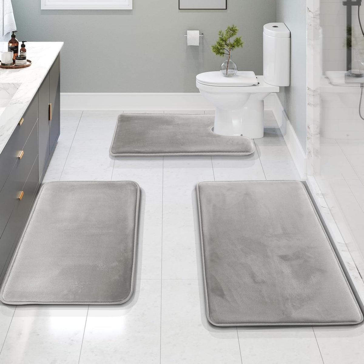 Set med badrumsmattor i memory foam, halkfria och tvättbara