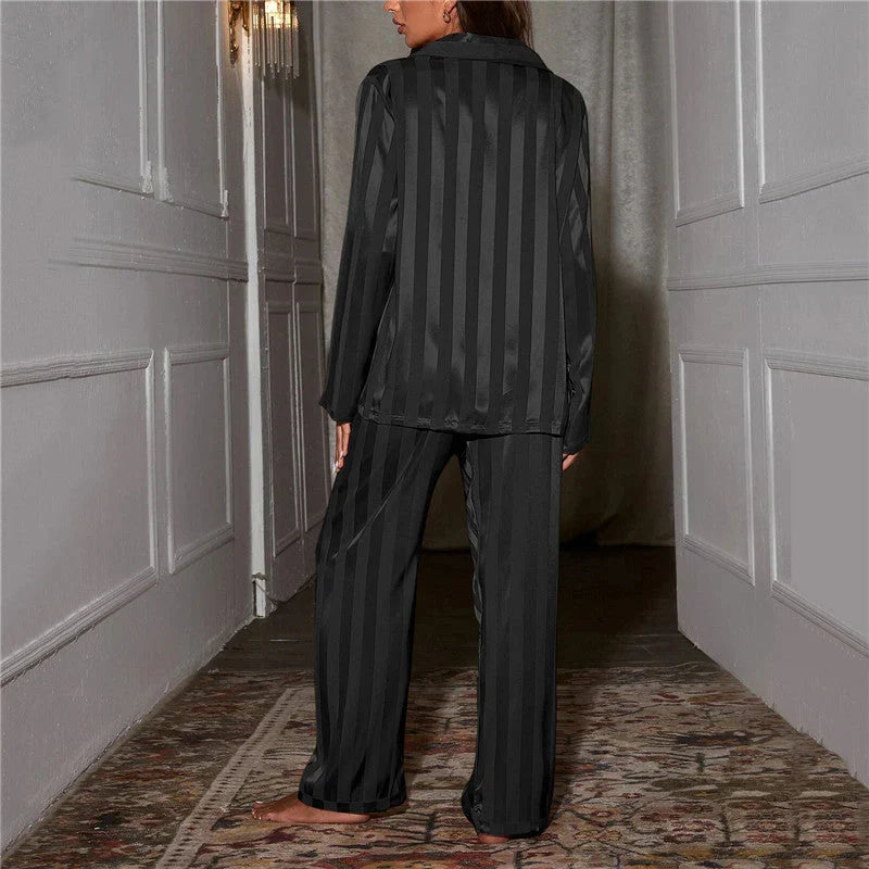 Silkeslen pyjamas för damer