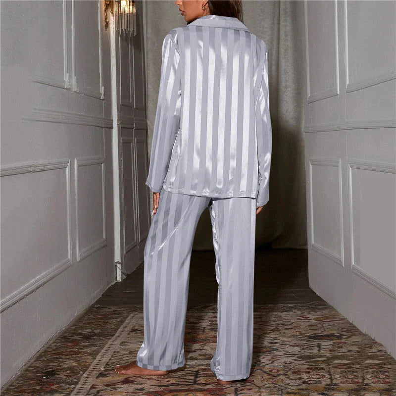 Silkeslen pyjamas för damer