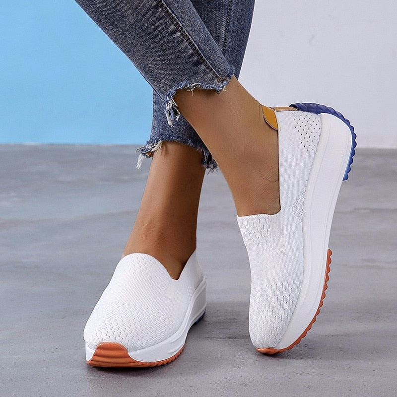 Stickade slip-on-sneakers med andningsförmåga för damer