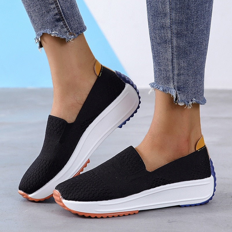 Stickade slip-on-sneakers med andningsförmåga för damer