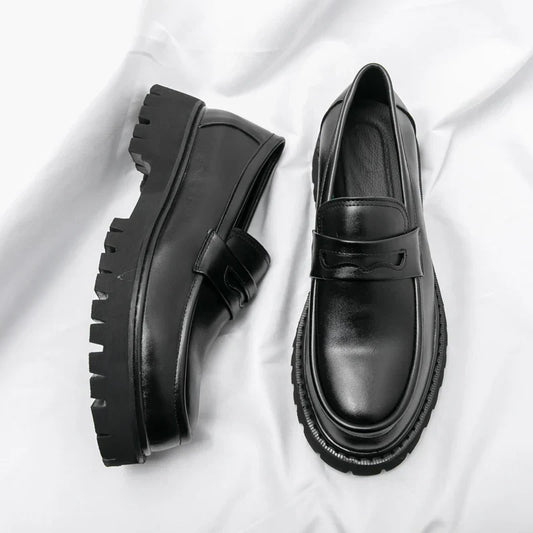 Svarta chunky loafers för herr – moderna finskor i slip-on-modell