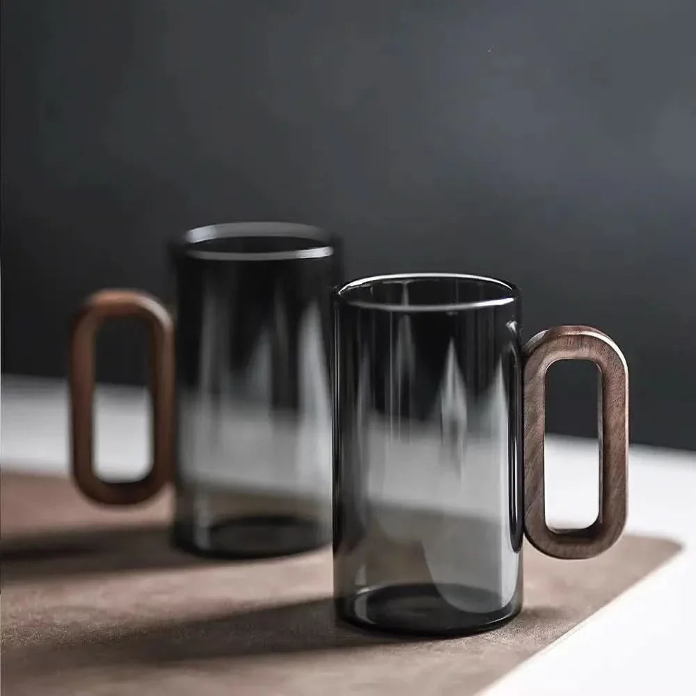 Värmetålig glasmugg med rustikt trähandtag – 350 ml